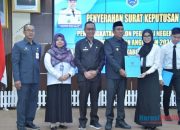 Serahkan SK Pengangkatan CPNS, Bupati HSS Harapkan Kinerja Pegawai Lebih Baik