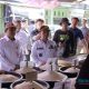 Bupati Tapin Yamani berada di pasar induk Keraton Raya Rantau melakukan peninjauan harga dan ketersediaan bahan pokok jelang Idul Adha. (Foto : Prokopim Tapin)