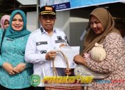 Bupati Tapin Serahkan Dokumen Kependudukan untuk Warga Banua Padang