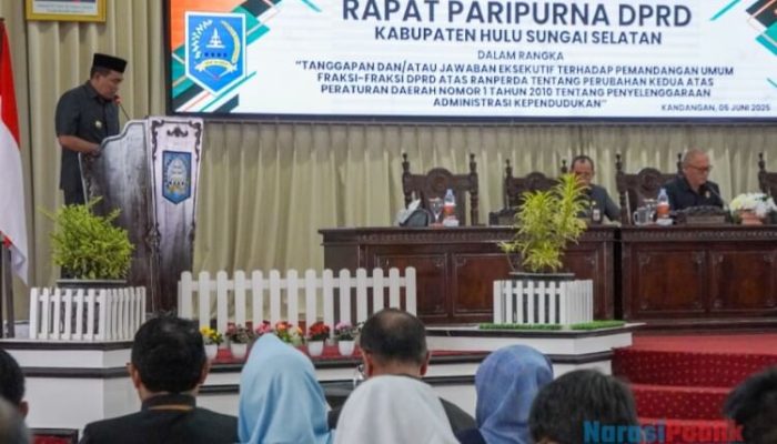 Bupati HSS Tanggapi Pandangan Fraksi Terkait Revisi Perda Administrasi Kependudukan