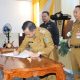 Bupati Tapin, H. Yamani menandatangani berita acara hasil Musrenbang RKPD tingkat Kabupaten Tapin tahun 2026. (Foto : Prokopim Tapin)