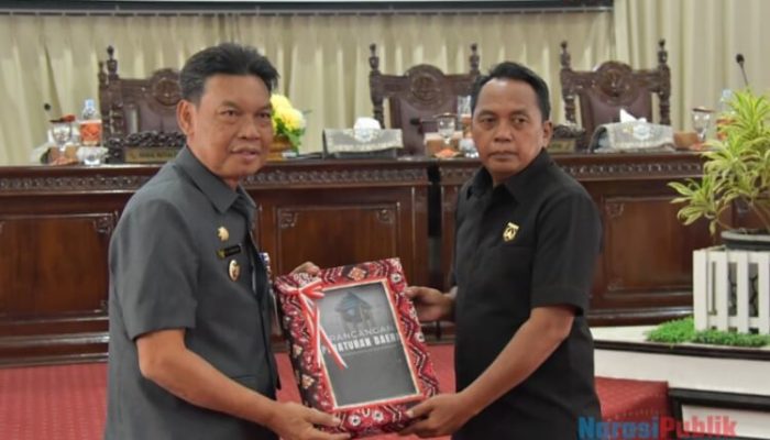 Hindari Sanksi Pemerintah Pusat, Wabup HSS Sampaikan Ranperda Revisi Pajak Daerah