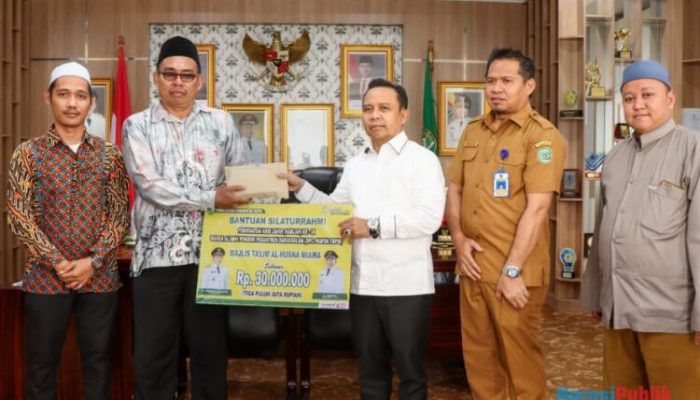 Pemkab Tapin Serahkan Bantuan Hibah untuk Kegiatan Keagamaan dan Pendidikan