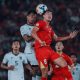 Duel udara antara pemain Timnas Indonesia dan Vietnam di partai final Piala AFF U-23 tahun 2025. (Foto : Istimewa)