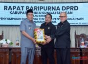 Bupati HSS Ajukan Ranperda Penanaman Modal Lewar Rapat Paripurna DPRD