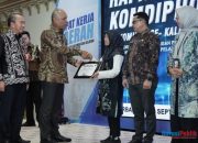 Diskominfo HSS Raih Dua Penghargaan Bergengsi di Rakerda se-Kalsel 2025