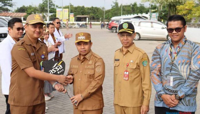 Pemkab Tapin Serahkan 7 Mobil Operasional untuk Dokter Spesialis RSUD Datu Sanggul