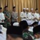 Bupati HSS Syafrudin Noor bersama jajaran Forkopimda dan para alim ulama saat menghadiri kegiatan salat hajat dan doa bersama di Pendopo Bupati. (Foto : Prokopim HSS)