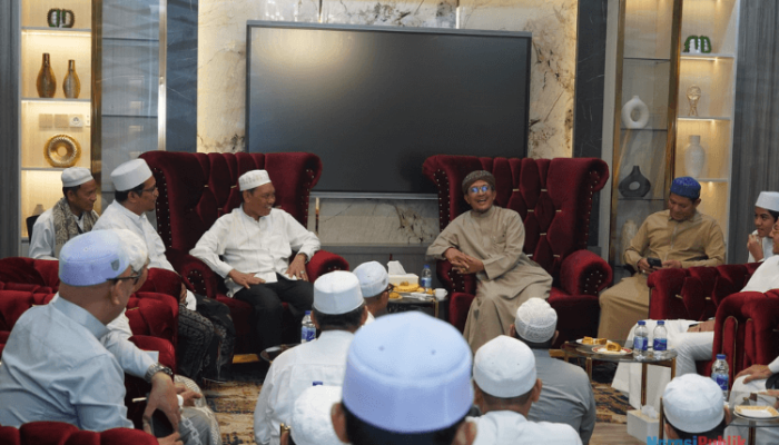 Wabup Suriani Bersama Ulama HSS Kunjungi Ponpes Dalwa Pasuruan