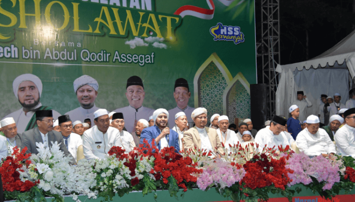 Ribuan Jamaah Hadiri HSS Bersholawat Bersama Habib Syech di Kandangan