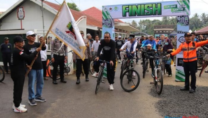 Wabup HSS Ikuti Fun Bike dan Bazaar Amal Ponpes Minhajul Abidin