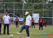 Sekda HSS Muhammad Noor Resmi Buka Turnamen Sepakbola U–40 di Simpur