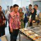 Wabup HSS, Suriani saat meninjau kesiapan SPPG MBG. (Foto : Diskominfo HSS)