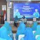 Wakil Ketua TP PKK HSS, Misnawati Suriani memberikan sambutan saat pembukaan sosialisasi KRISAN. (Foto : Prokopim HSS)