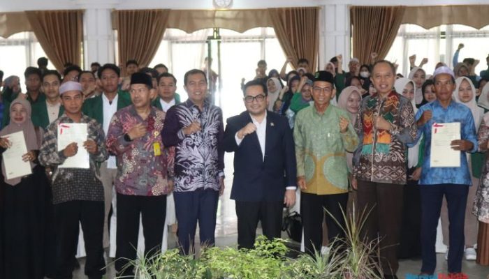 Bupati HSS Dampingi Reses Ketua Komisi II DPR RI Lewat Kuliah Umum