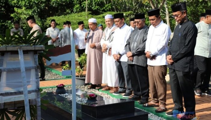 Jelang Harjad Ke-75, Bupati HSS Ziarahi Makam Pendiri dan Tokoh Daerah
