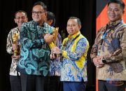Masuk Daerah Sangat Inovatif, Bupati Tapin Terima Penghargaan IGA 2025