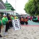 Wabup HSS, Suriani melepas peserta jalan sehat dalam rangka HAB Kementerian Agama ke-80. (Sumber : Prokopim HSS)