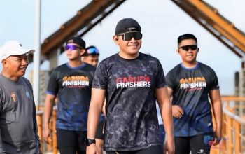 Bupati Tala, Rahmad Trianto saat meninjau objek wisata Pantai Batakan Baru. (Sumber : MC Tala)