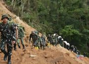 Pascabencana Tapanuli Tengah, TNI AD Tembus Jalur Terjal Demi Kirim Bantuan