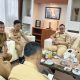 Bupati HSS Syafrudin Noor memimpin rapat terbatas penanganan banjir. (Dok. Diskominfo HSS)