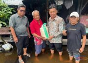 Banjir Rendam Daha Utara, Wabup HSS Turun Salurkan Bantuan untuk Warga Terdampak
