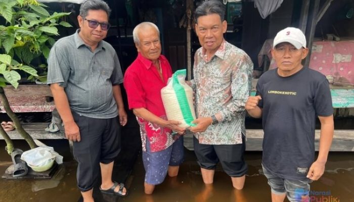 Banjir Rendam Daha Utara, Wabup HSS Turun Salurkan Bantuan untuk Warga Terdampak