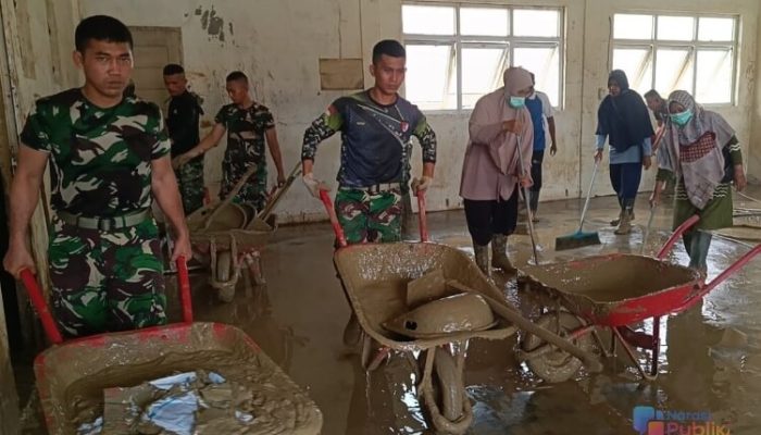 Pascabencana Aceh Tamiang, Prajurit Yonif 115 Macan Leuser Gotong Royong Pulihkan Sekolah
