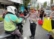 Satlantas Polresta Balikpapan Bersama HDCI Tebar Kepedulian Lewat Jumat Berkah