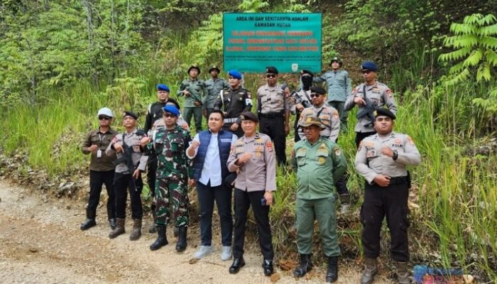 Cegah Aktivitas PETI di Hutan Lindung, Tim Gabungan dan PT AGM Pasang Papan Larangan di Batu Bini