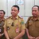 Sekda Kapuas Usis I Sangkai, didampingi Kepala Disperindagkop Kapuas Apendi dan Kepala Bapperida Kapuas Ahmad M Saribi. (Dok. Narasi Publik)