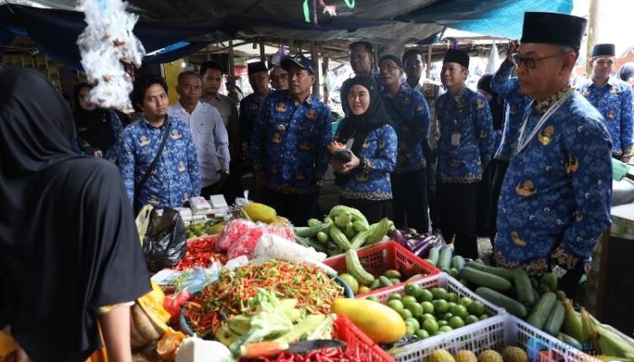Jelang Ramadan, Bupati HSS Turun ke Pasar Pantau Harga Bahan Pokok