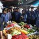 Bupati HSS Syafrudin Noor didamping Sekda HSS Muhammad Noor melakukan pemantauan harga bahan pokok di Pasar Los Batu Kandangan. (Dok. Prokopim HSS)