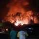 Tangkapan layar video peristiwa kebakaran di Desa Tabihi, Kecamatan Padang Batung yang hanguskan tiga rumah. (Dok. Istimewa)