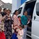 Proses pemindahan 15 WNA Filipina dipindahkan ke Rudenim Manado. (Dok. Humas Kanim Palu)