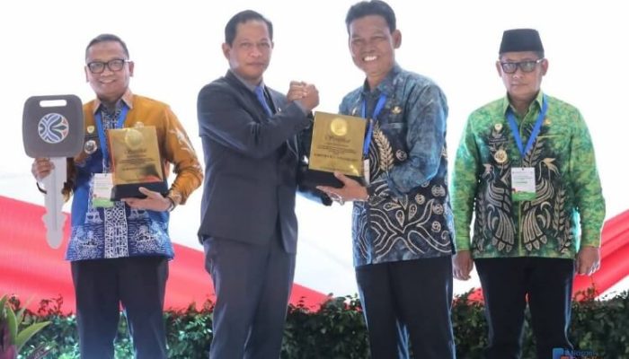 Pemkab HSS Raih Penghargaan Kabupaten Menuju Bersih di HPSN 2026