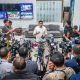 Sekretaris Kabinet (Seskab) Teddy Indra Wijaya menyampaikan keterangan pers di hadapan awak media. (Dok. Istimewa)