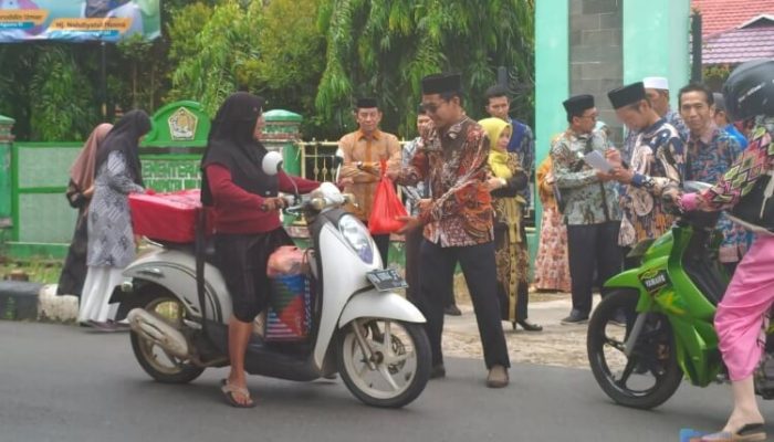 Semarak Ramadan, Kemenag HSU Bagikan Ribuan Paket Bantuan untuk Warga dan Pelajar