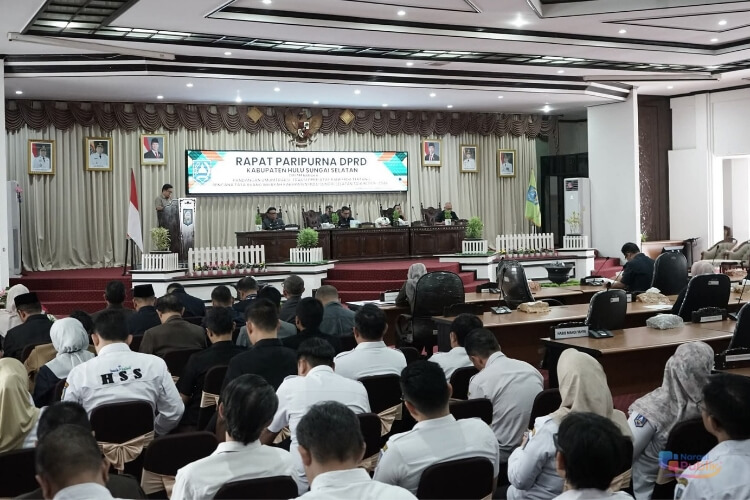 Rapat paripurna DPRD HSS penyampaian pandangan umum fraksi atas Ranperda RTRW 2026–2046. (Dok. Istimewa)