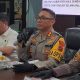 Kapolres HSS AKBP Awaluddin Syam didampingi Kasat Reskrim Iptu May Felly Manurung, Kapolsek Kandangan Kota, AKP Cahyo Sugiono saat konferensi pers. (Dok. Narasi Publik)