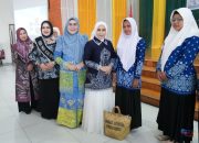 Hj Faridah Yamani Dampingi Bunda PAUD Kalsel Bagikan  Bantuan untuk Tenaga Pendidik di Tapin