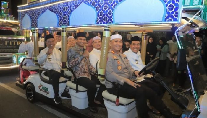 Semarak Idul Fitri, Bupati HSS Turut Ikuti Pawai Gema Takbir Bersama Masyarakat
