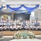 Bupati HSS H. Syafrudin Noor didampingi istri, Wakil Bupati H. Suriani dan Sekda HSS Muhammad Noor berfoto bersama dengan masyarakat di acara halal bihalal Idul Fitri 1447 Hijriah. (Dok. Istimewa)