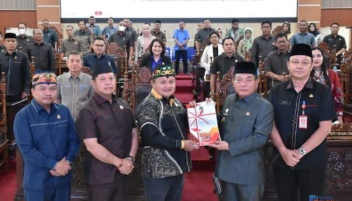 DPRD Kapuas Gelar Paripurna Penyampaian LKPj Bupati 2025 dan 10 Raperda Strategis