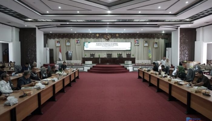 Godok Ranperda Pengelolaan BMD, Komisi III DPRD HSS Gelar Raker Bersama Eksekutif