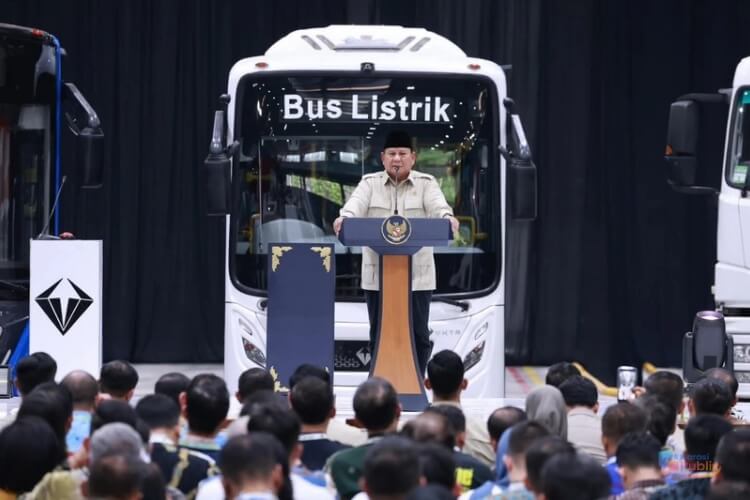 Presiden Prabowo Subianto saat menghadiri peresmian pabrik perakitan kendaraan listrik VKTR di Magelang, Jawa Tengah. (Dok. Setkab RI)
