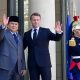 Presiden Prancis Emmanuel Macron menyambut kedatangan Presiden RI Prabowo Subianto di Istana Élysée, Paris. (Dok. Istimewa/Setkab RI)
