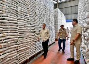 Pastikan Cadangan Beras Aman, Presiden Prabowo Sidak Gudang Bulog Magelang