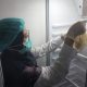 Petugas BPOM Tabalong menyimpan sample sisa makanan yang diambil dari dapur SPPG. (Dok. Istimewa)