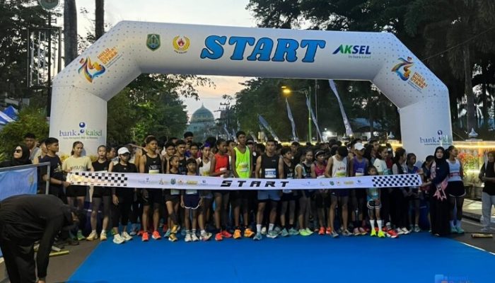 Semarak Hari Jadi ke-74, Bupati Sahrujani Lepas Ribuan Peserta HSU Bangkit Berlari